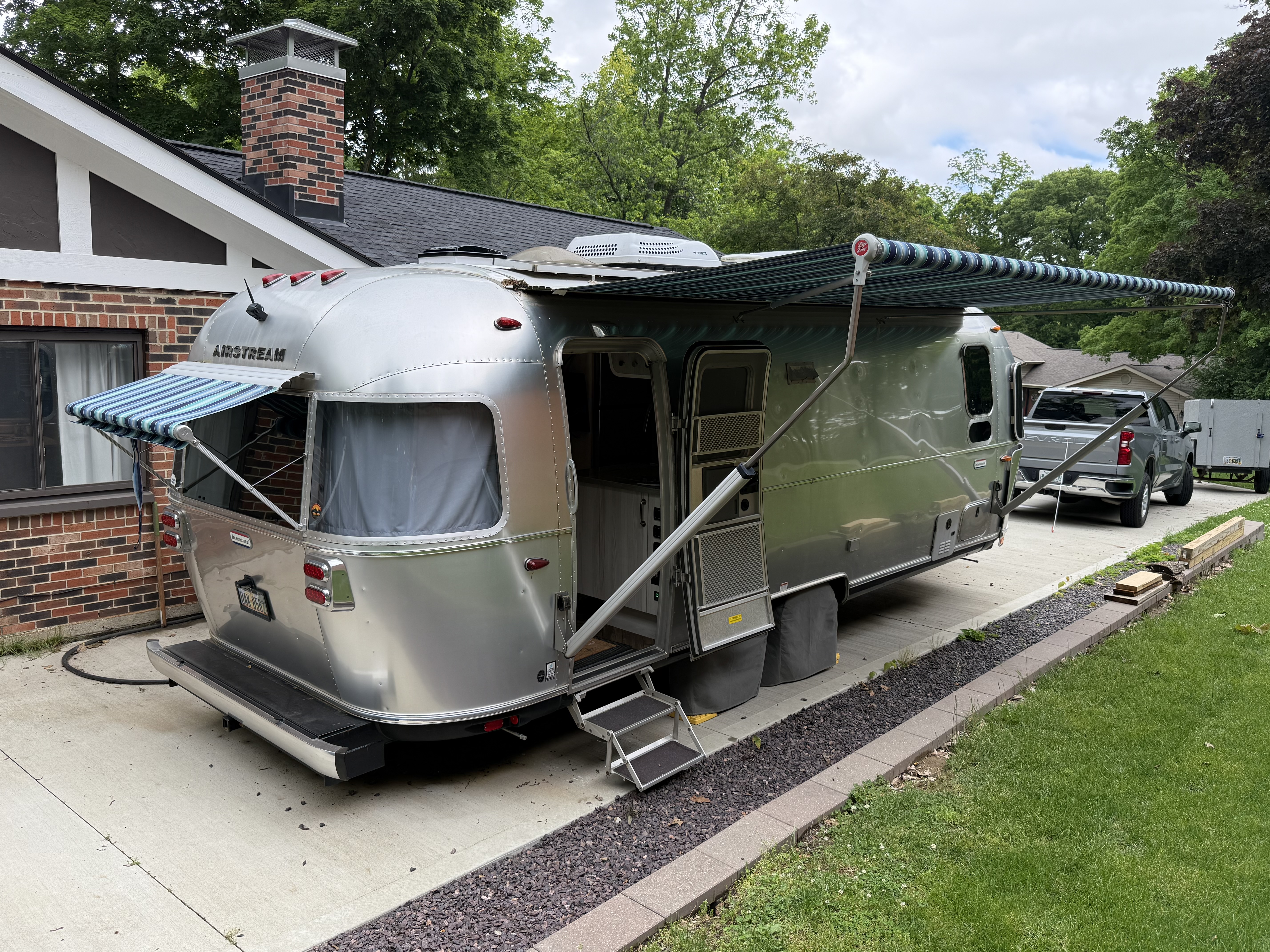 2022 Airstream International — $74,750